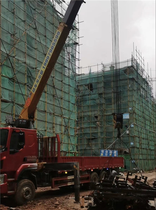 竹溪县“慢工细活”—— 吊车的 “微动控制” 技术